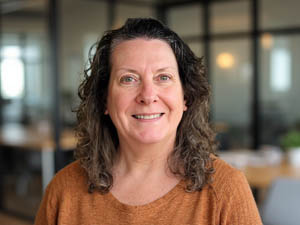 Karen Reed Headshot